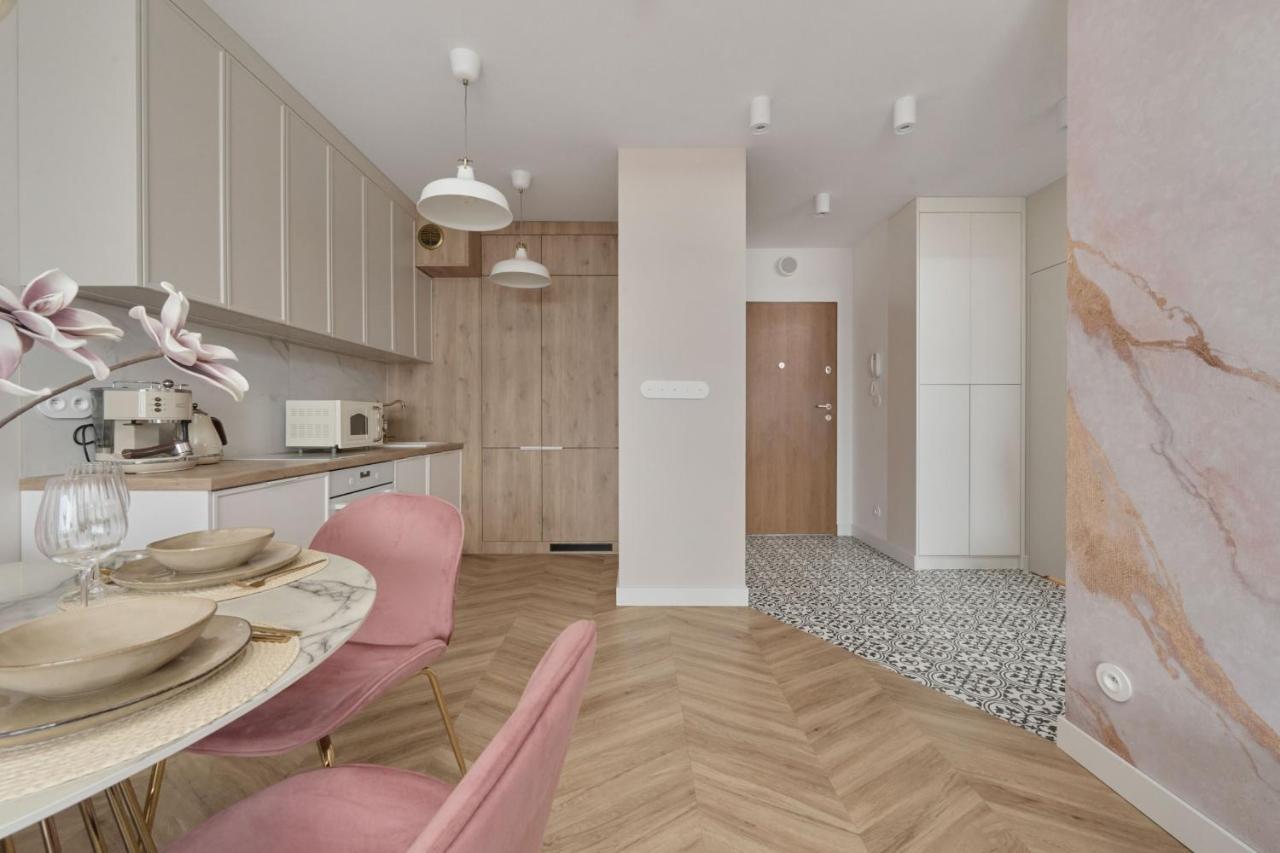 Elegant Apartment With Balcony Krakowska Wroclaw By Renters Prestige Exterior photo